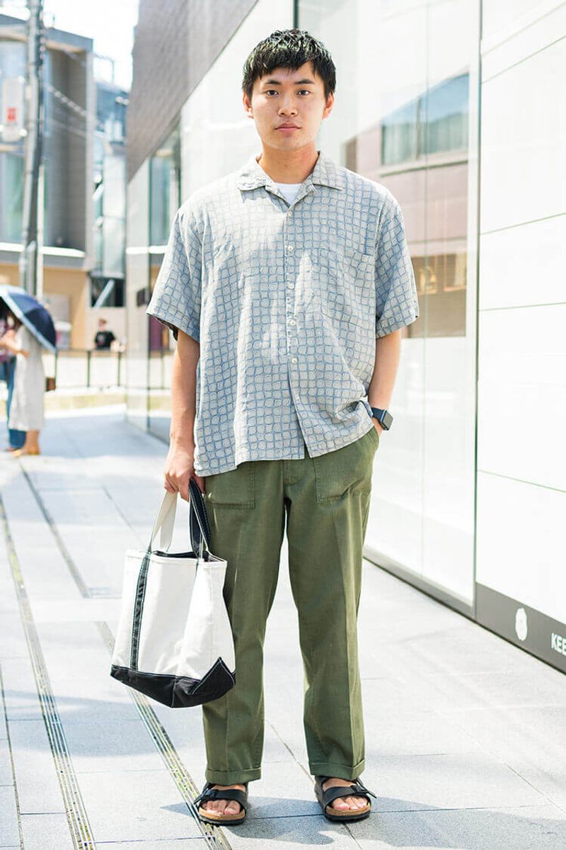 シャツの色選び、パンツのクリース、バッグのサイズ。王道こそ細部が勝負 小野亮介