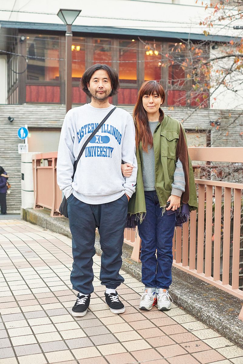 古着のカレッジスウェットを今どきに見せるパンツ術 佐藤尊彦