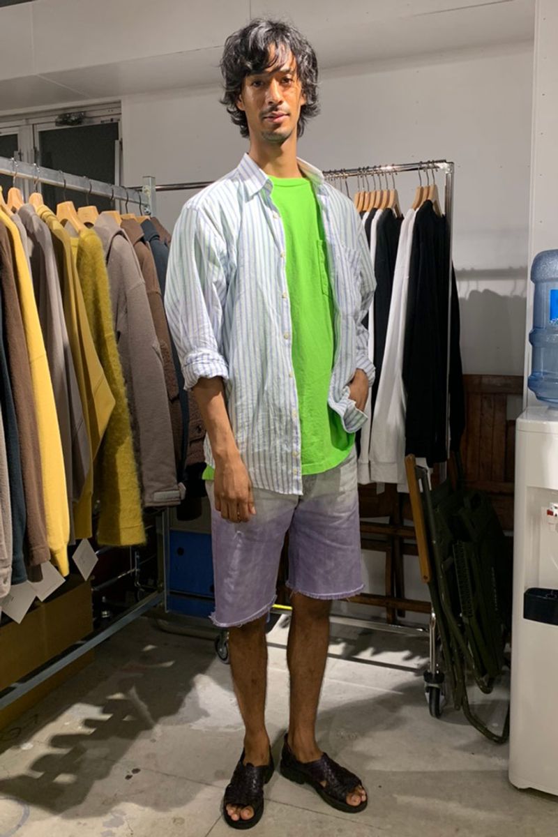 グリーンT、グラデーションショーツもキレイにまとめるストライプシャツの包容力 ISANA