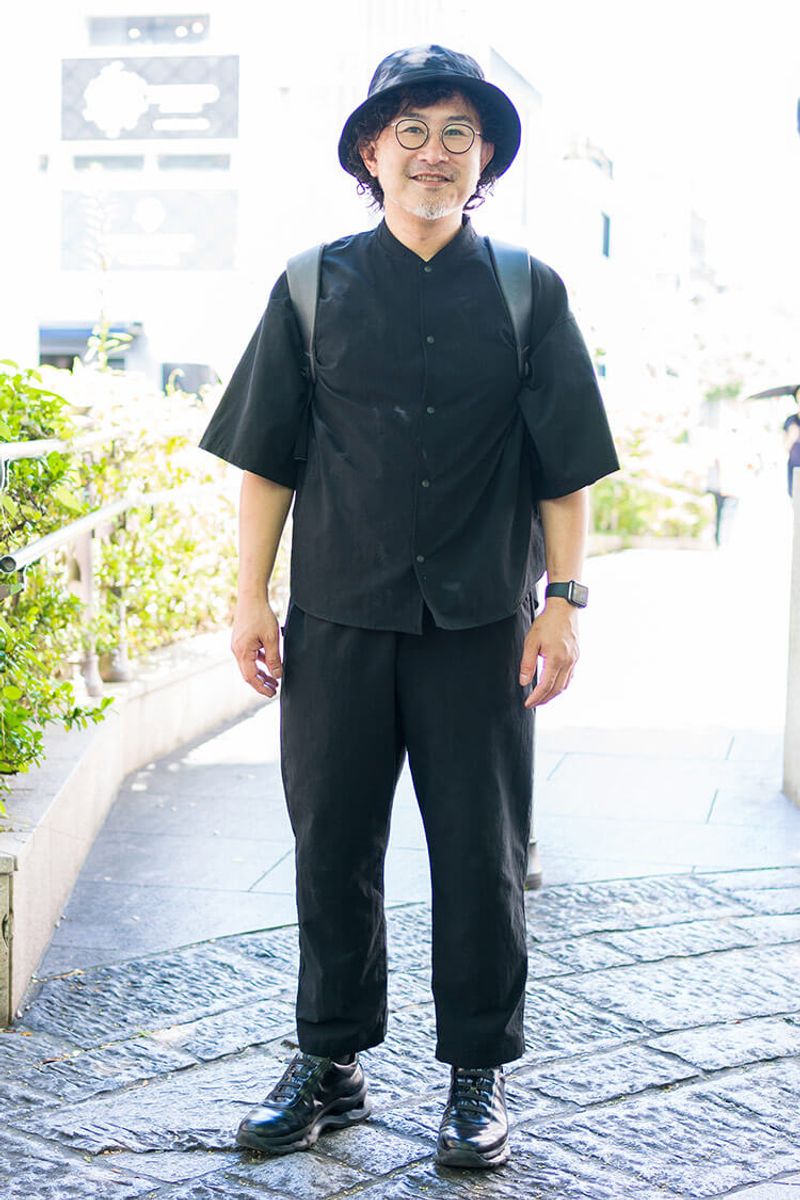 ブラックでまとめてモード見えするフレンドリーブランド 黒崎勝巳