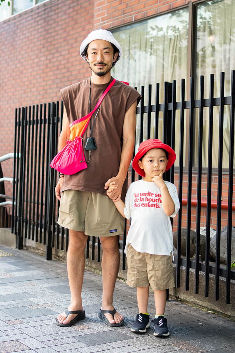 街で楽しむフェススタイル!? 着ても見ても楽しいアースカラーにピンクの挿し色 深澤学