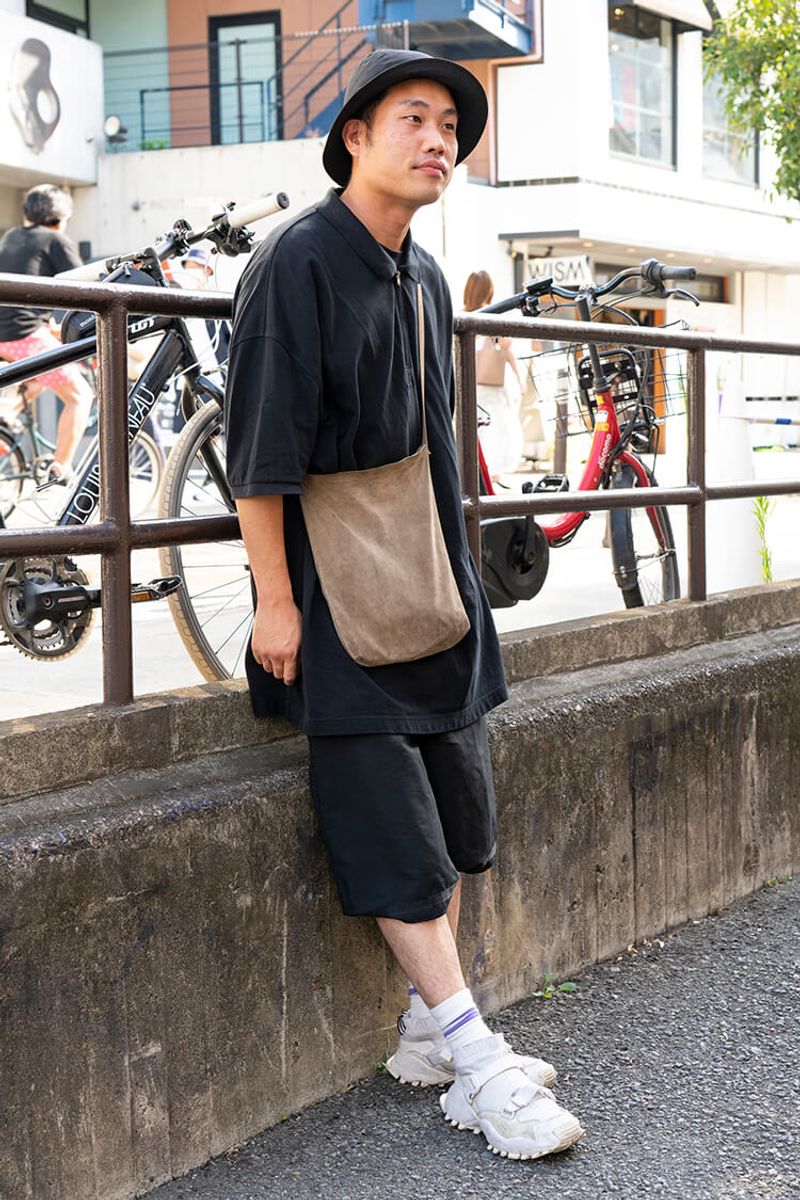 モノトーンに可愛げを与える、大胆サイズのポロシャツはあり 竹内勝敏