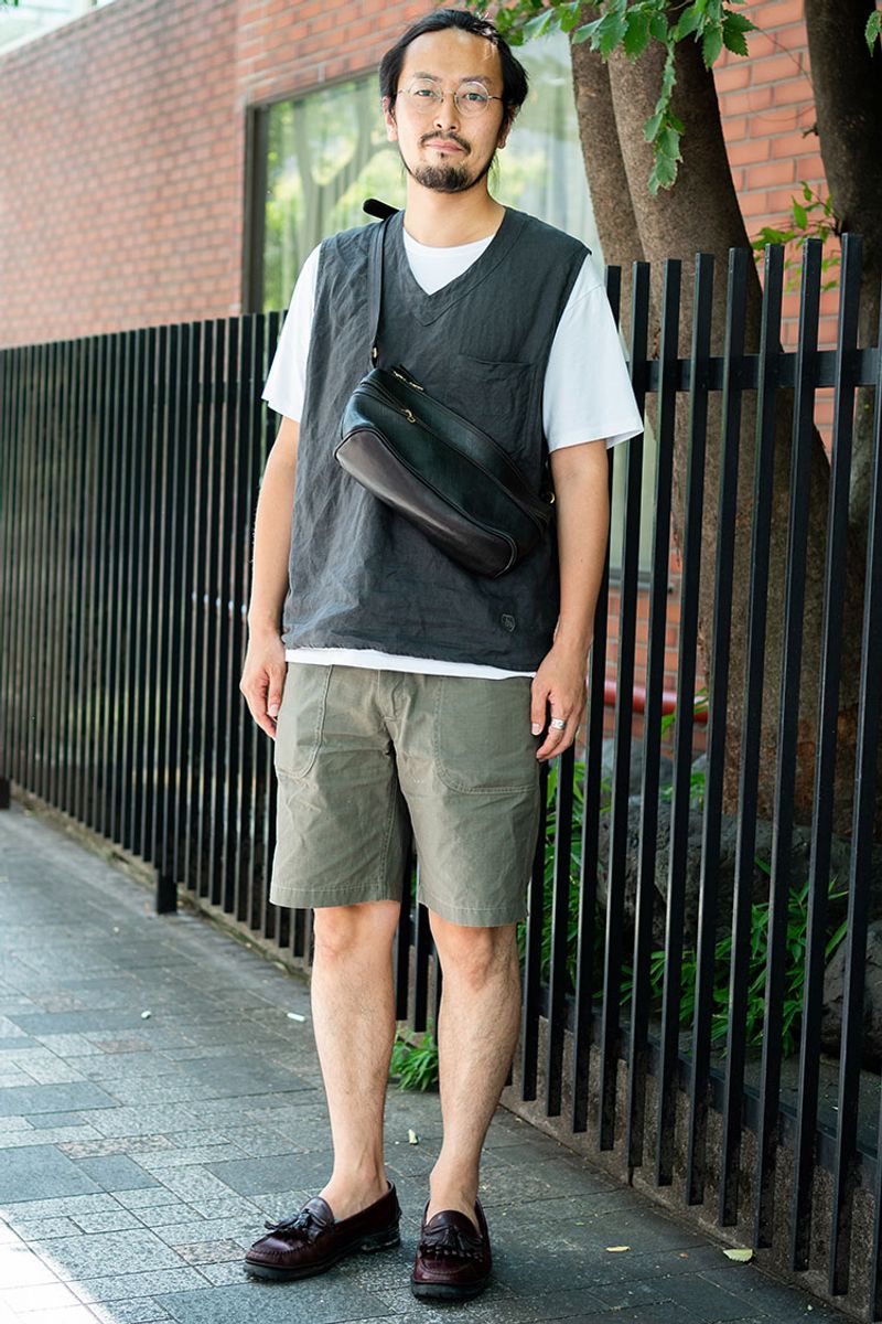 カジュアルなのにシックな装い、夏ベストのススメ 中村圭祐