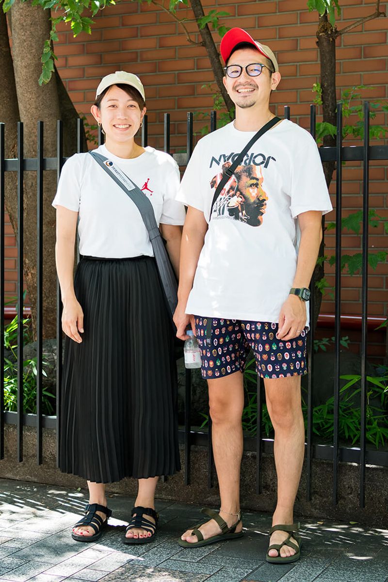 色、プリント、柄…… ガチャついたコーデもいいじゃない！ でも、小物と足元はスッキリね　 佐々木龍平