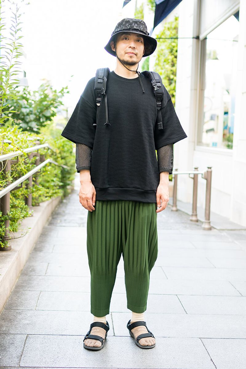 レイヤードにプリーツに柄ハット。炸裂する個性は色数少なくまとめるのが吉 加藤健祐