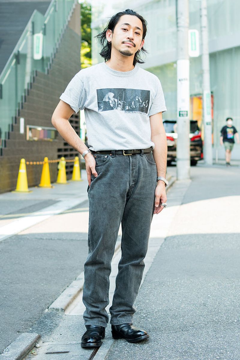 タックインとキレイめブーツで格上げ。大人の古着の好サンプル 太田祐也