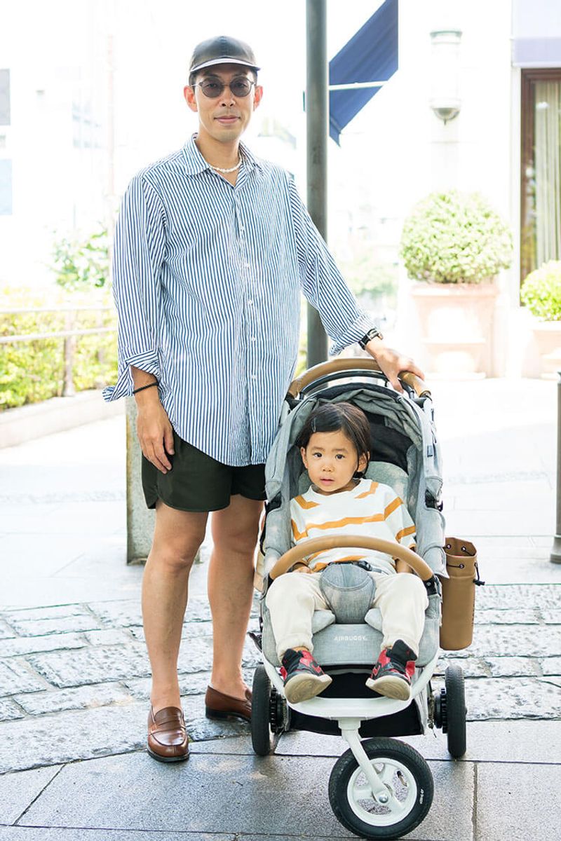 大きめシャツは晩夏の味方。革靴を合わせれば、はいこの通り 濱中俊輔