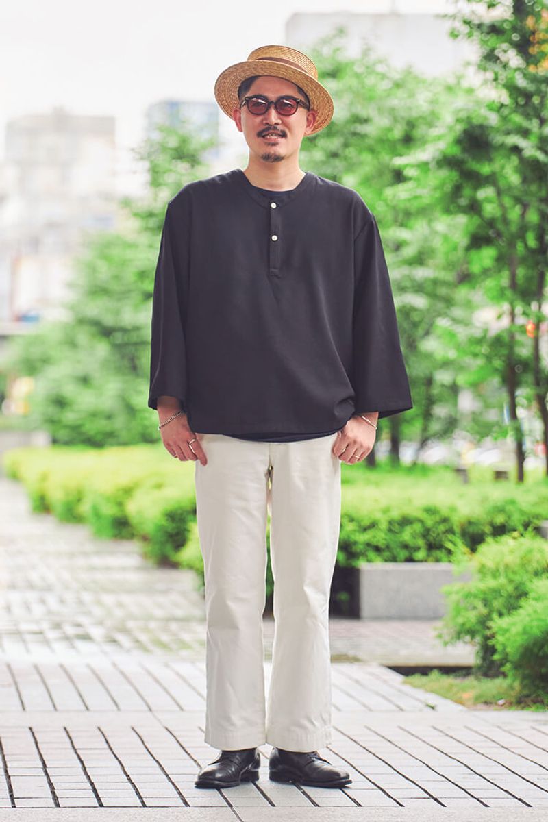 グッと夏感を増す、パンツとハットのコンビネーション 辻 基臣