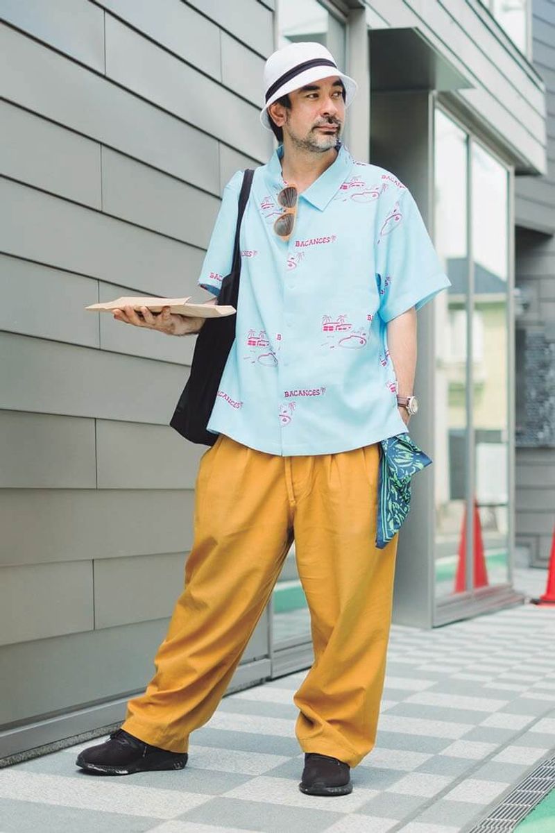 装いが太陽を呼ぶ、夏の美しいカラーパレットのようなコーディネイト 嶋本ジョージ