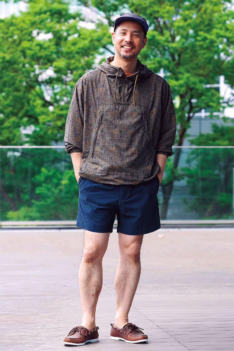 短めのショーツが、上品なデッキシューズを引き立てる 長谷部慎之介