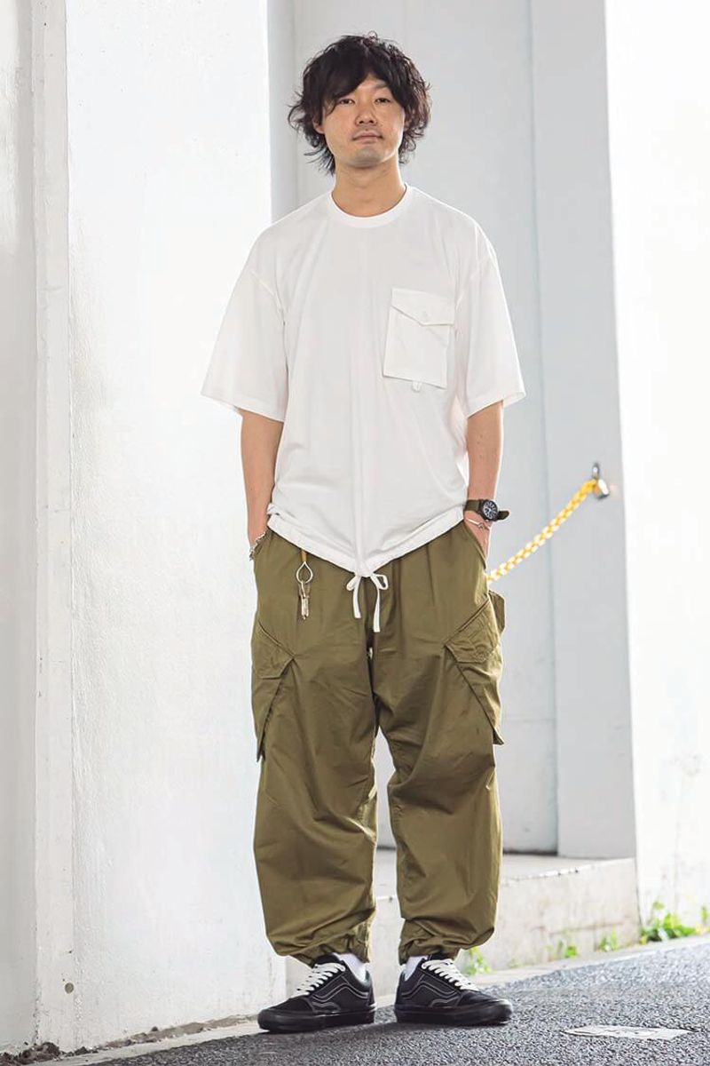 斜めに付いたポケットのあしらいが、ニュー・カーゴスタイルの要に 福岡良平
