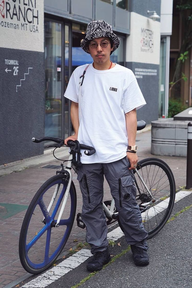 素材と色でスポーティな表情を獲得したカーゴ。走行中もサマになってます！ 松尾 慧