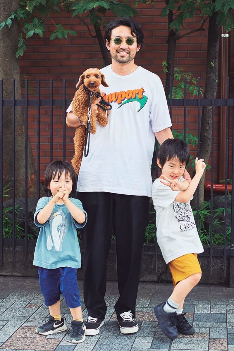 レトロカラーのご当地Tシャツが、雰囲気たっぷりでハマってる！ 江頭賢治