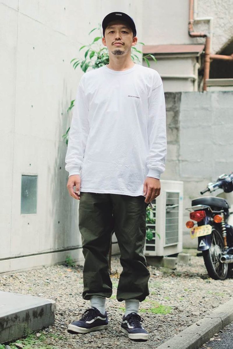 白Tを爽やか担当に、お洒落のひとクセは足元から 福永貴宣