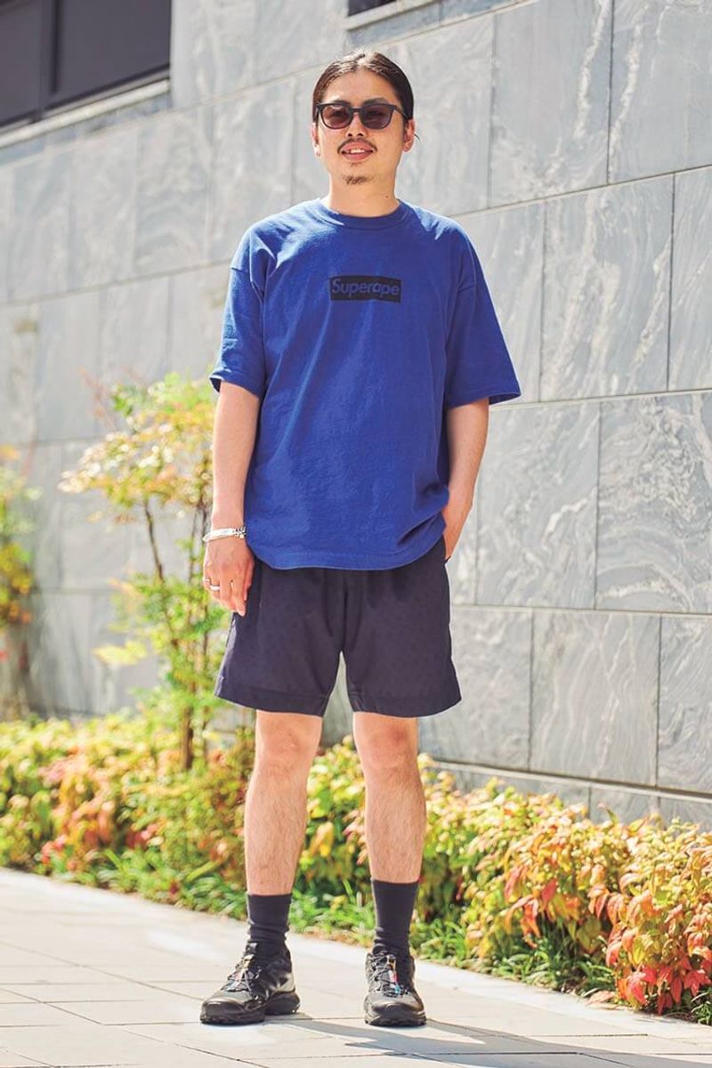 日本の音楽シーンが、あのロゴをパロディ。最高のTシャツの遊び方 柳原秀海