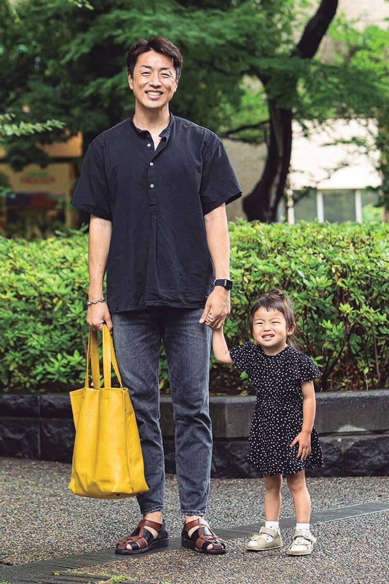 デニム姿を上質に見せる、大人サンダルならば革靴感覚のグルカタイプがいい 奥谷祐介