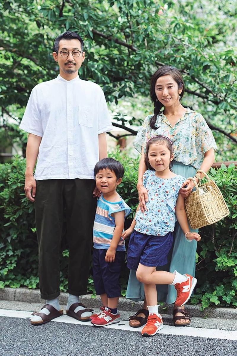 トップスから足元にかけて色の濃淡を使い分けた、カラーリング上級者コーデ 関野太介