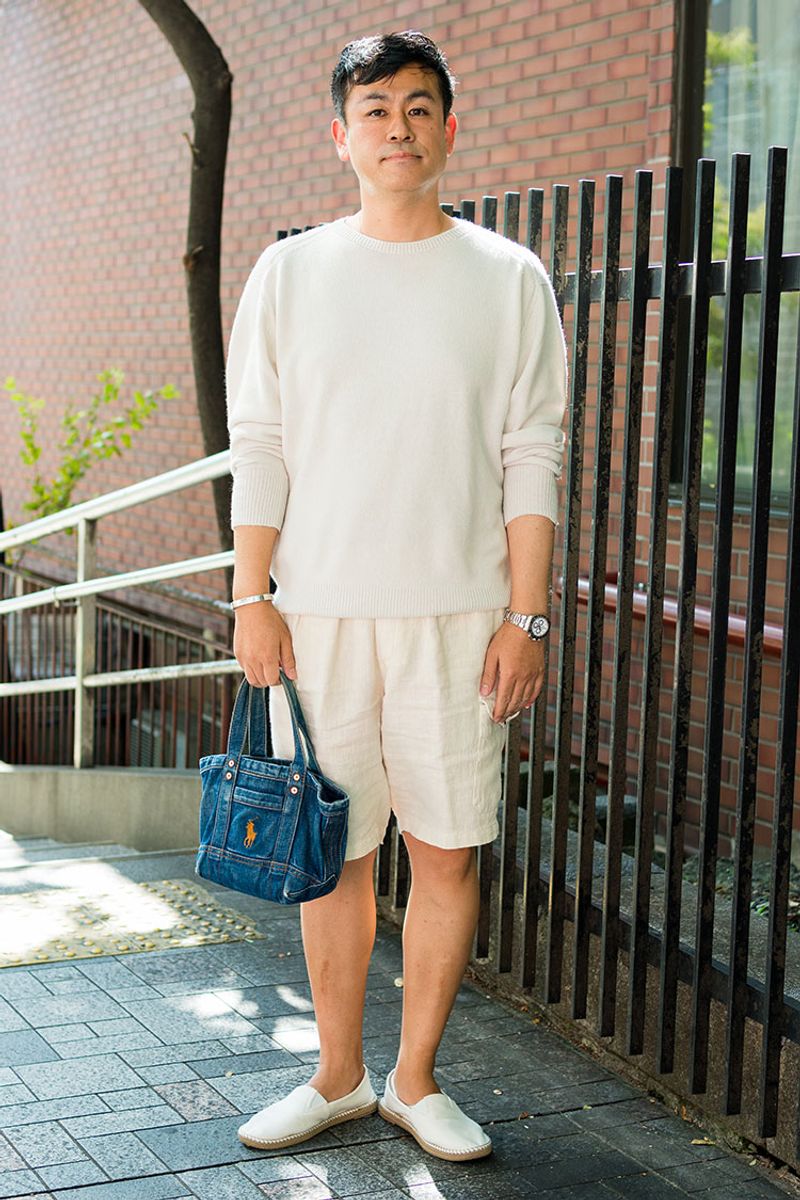 統一感と世界観あるホワイトコーデは、ブランド揃えで間違いなし！ 小野創