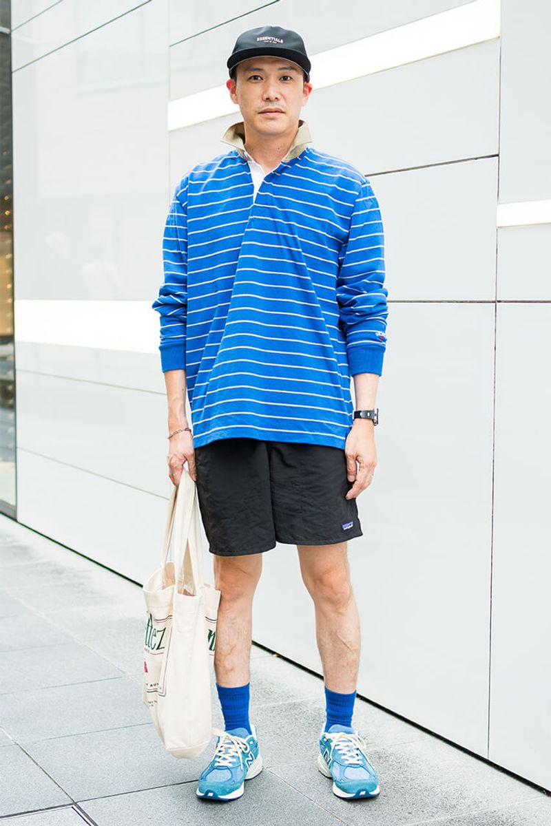 街のスポカジ。ブルーを選べば立てた襟まで爽やかに 小口裕之