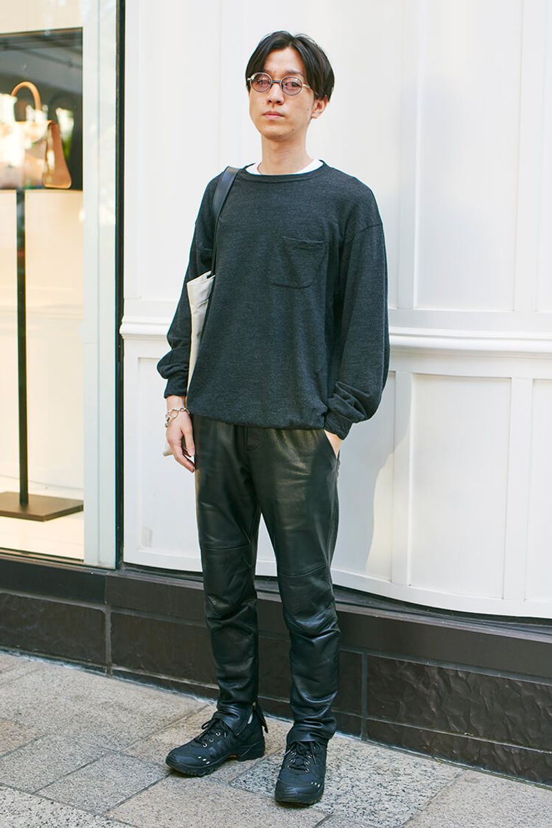 ただ黒いだけでなく、素材や質感で黒を楽しむ 工藤哲弥