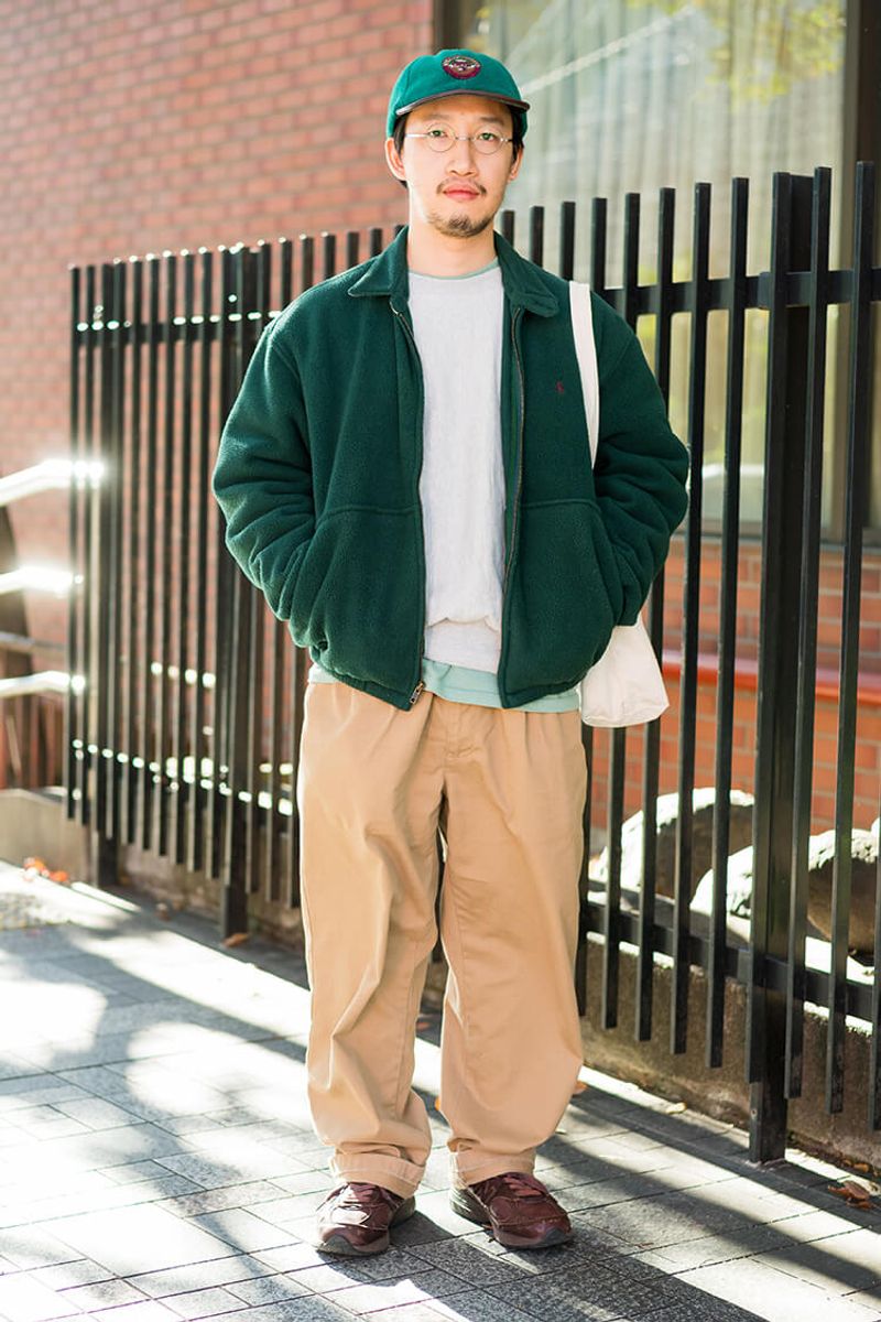 トップはグリーン、ボトムはブラウンの見事なグラデーション 関 賢志