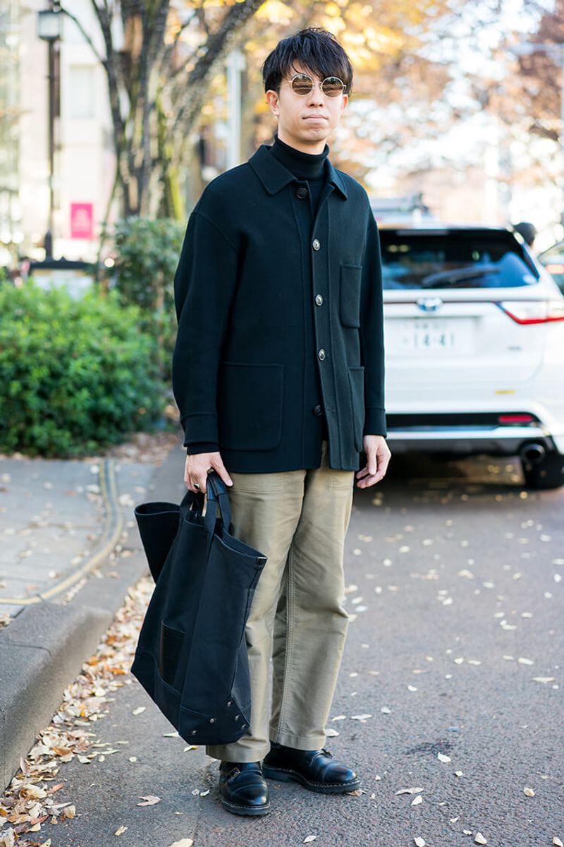 黒×黒のレイヤードで、シンプルなスタイリングに奥行きを 植田 亘