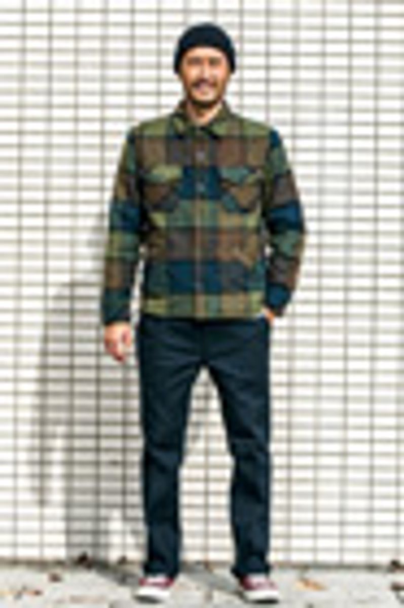 アウターとパンツだけ、それでもネイビーとカーキの2 色ならば③ 本誌モデルのケン