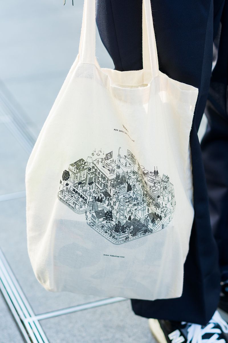 極太アームとテーパードパンツのバランスが、コーデの腕の見せ所 永井伶 4枚目の写真