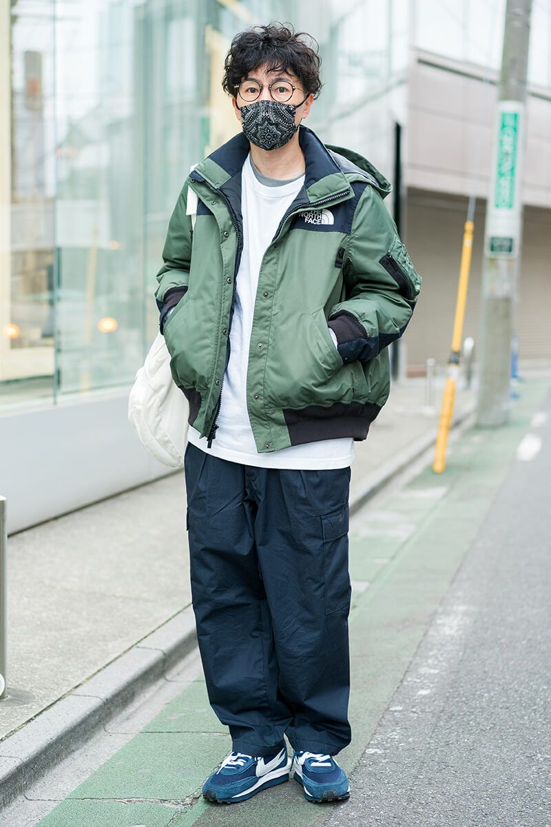 生地感、色、シルエット。モノ選びのちょっとした矜恃が、いいスタイルを作る好例 マカロニ