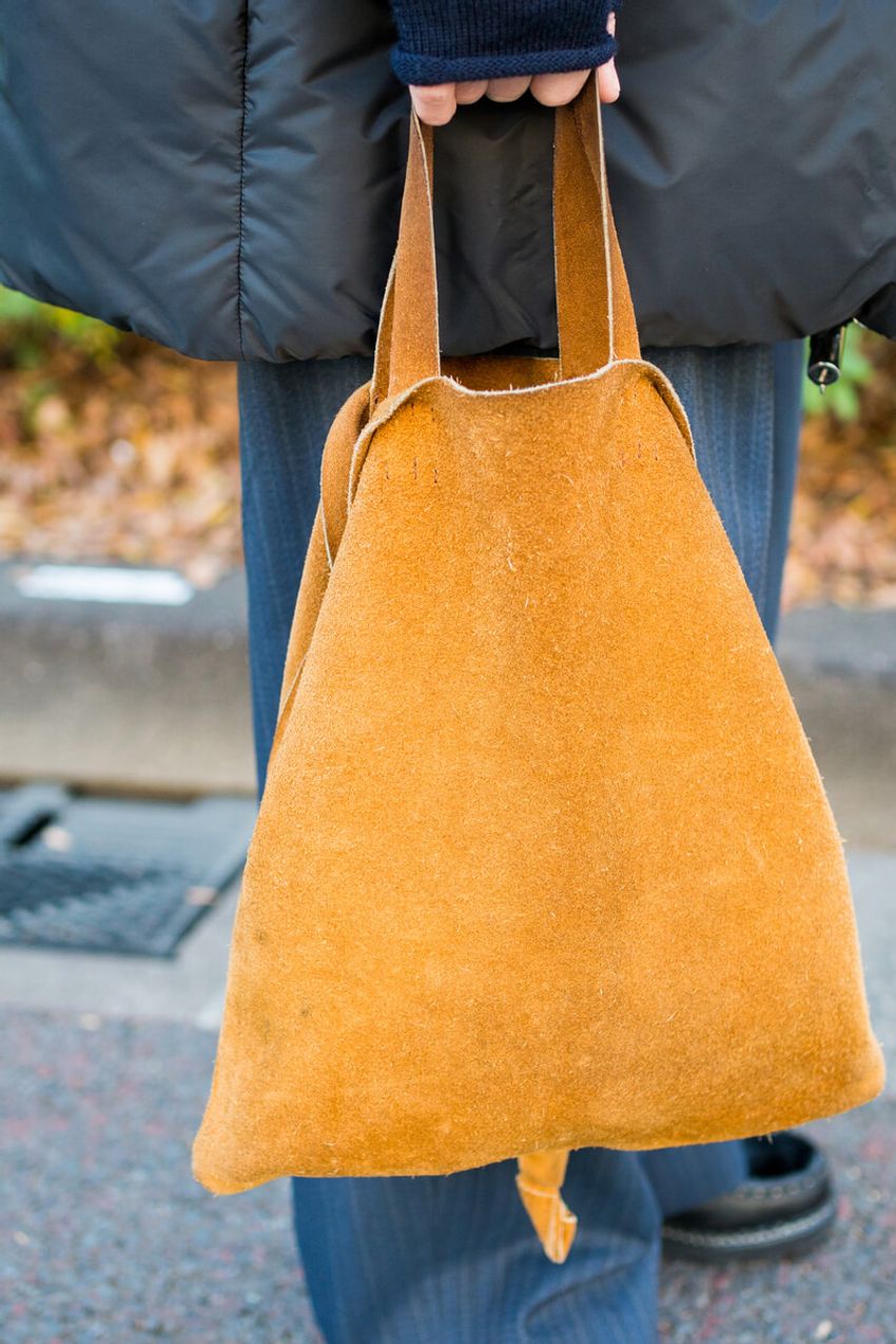 マルジェラ、プラダ、ボッテガetc.ハイブランドのリアルコーデ好例を3人の街角スナップで - 6枚目の画像