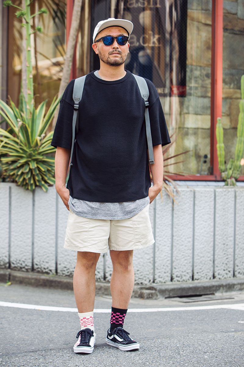 足もとに注目！だけど主役は、ユルめなグレーの“色仕掛け” 土屋 斉