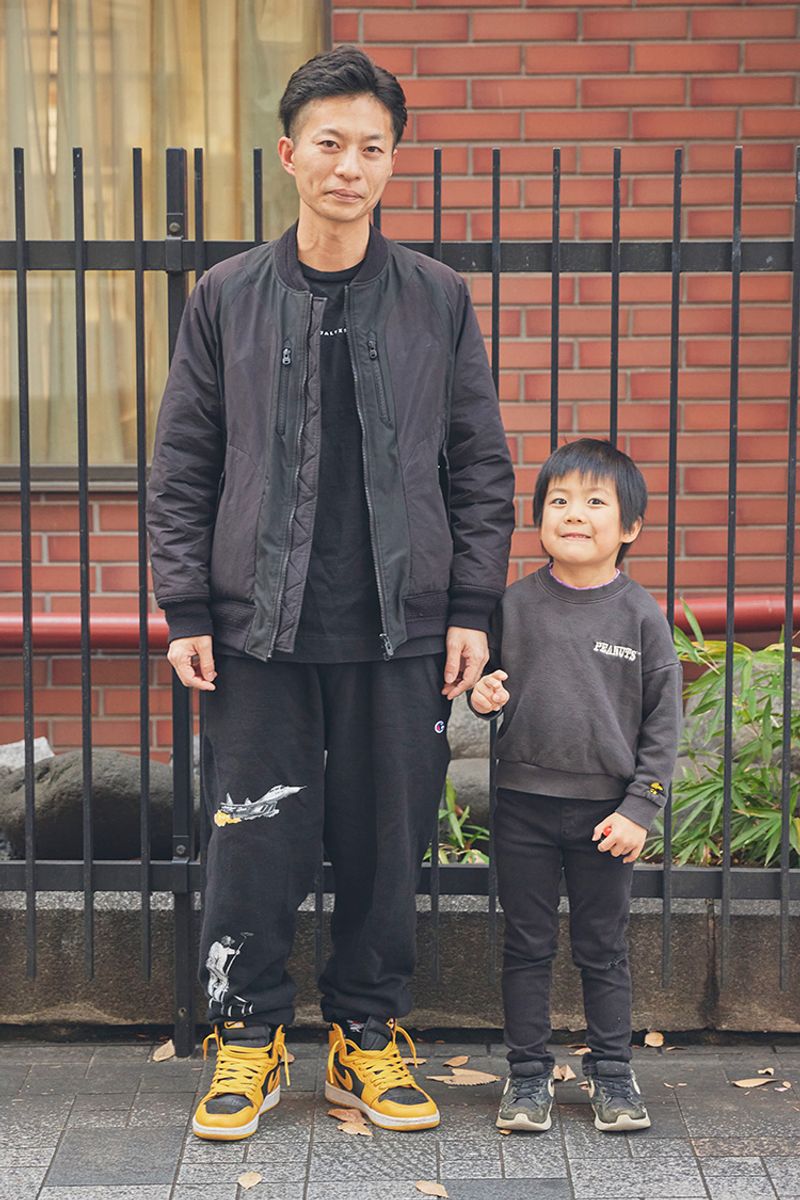 息子に見せる父の背中は、黒でキメつつ、ちょっとヤンチャに 伊原英輔