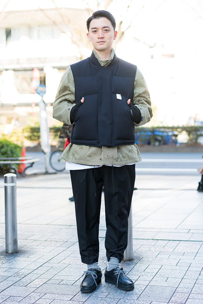 ベストの下にアースカラー。さりげない見せ方が好印象 原田大輝