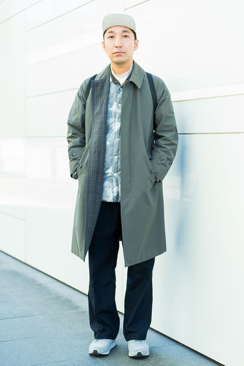 グレーコート＆淡色ライナーの色合わせで、上品さを感じる装いに 阿部絋志