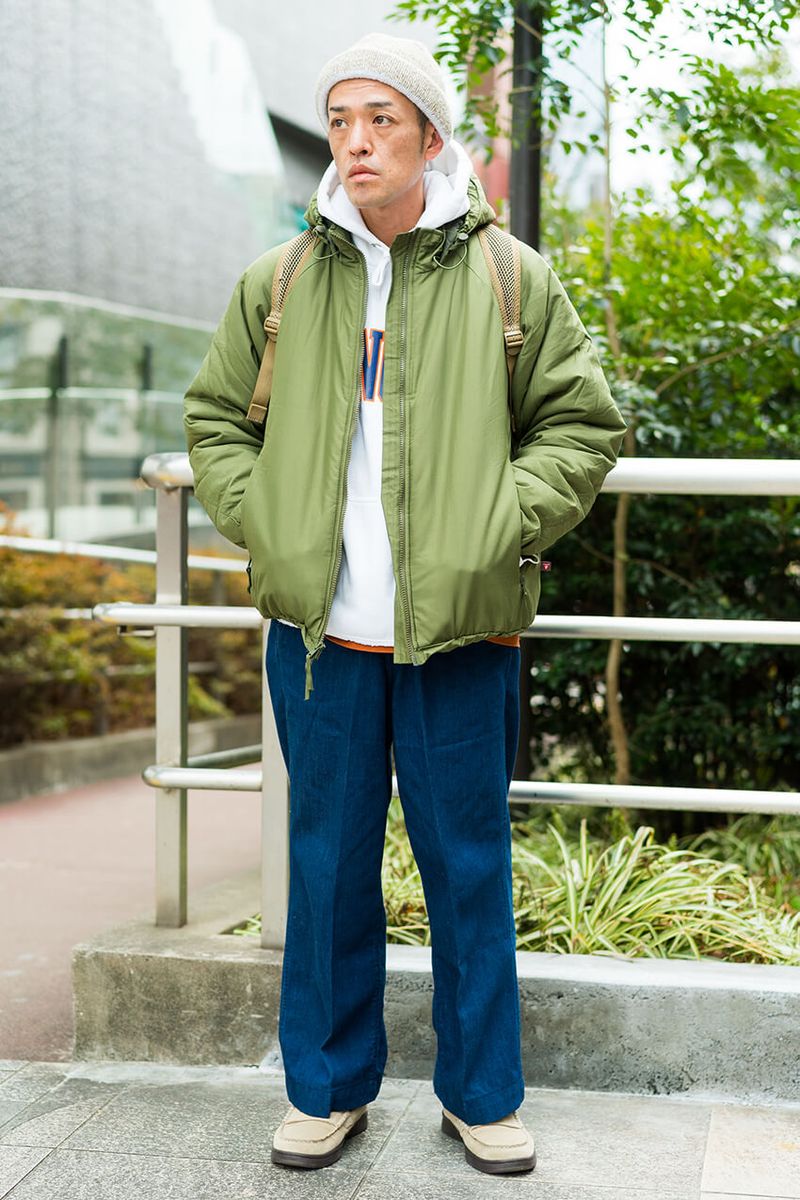 気持ちいいまでのブルージーンズは、冬空にだって映えるのだ 若木裕一