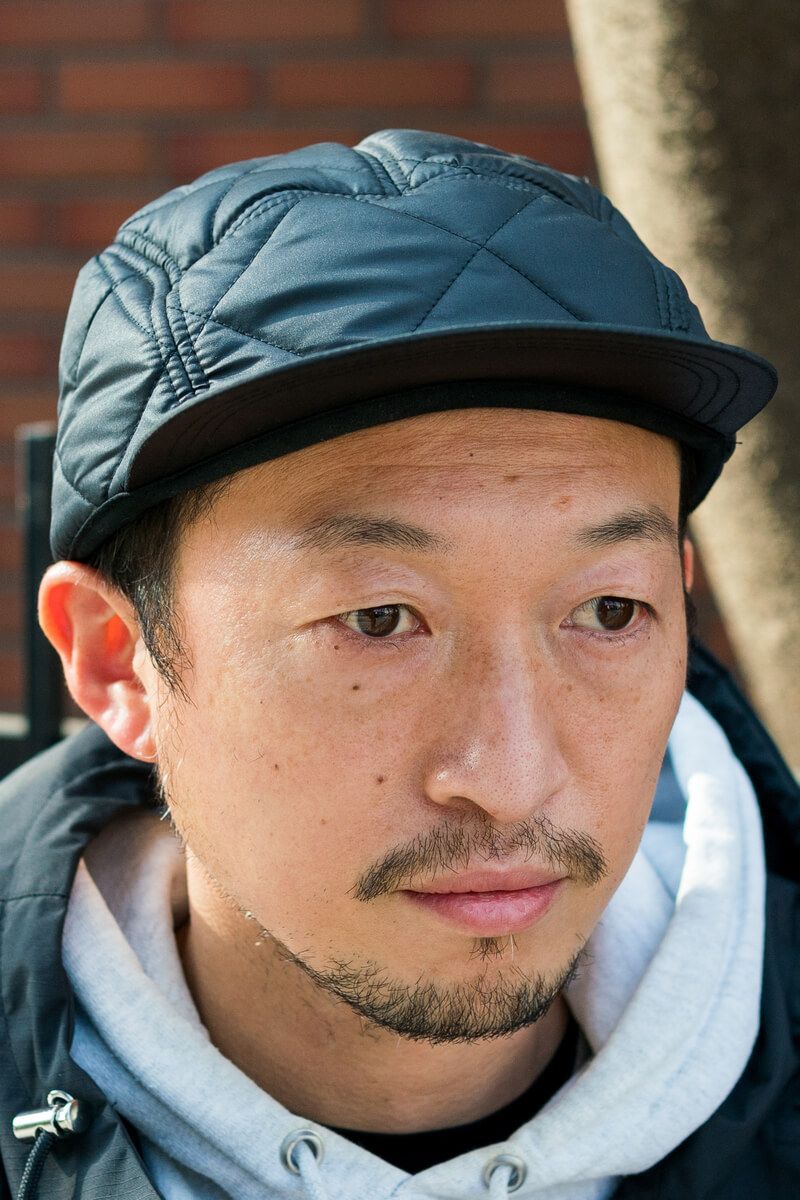 ひと味違うオールブラックに、スミ黒のコートが生む立体感 黒岩明広 2枚目の写真