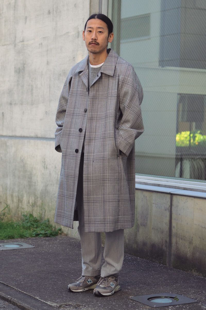 グレーのワントーンに、チェック柄で味付けを 井上和志