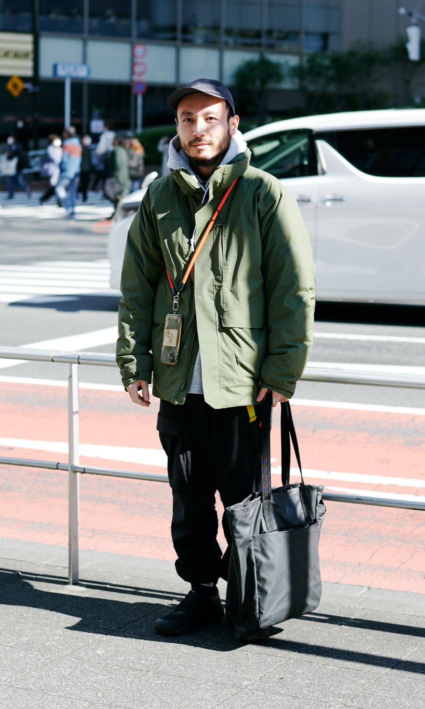 「マムート」のダウン＆シェルはどう着こなす？ 色別の3サンプルを街角スナップで - 5枚目の画像