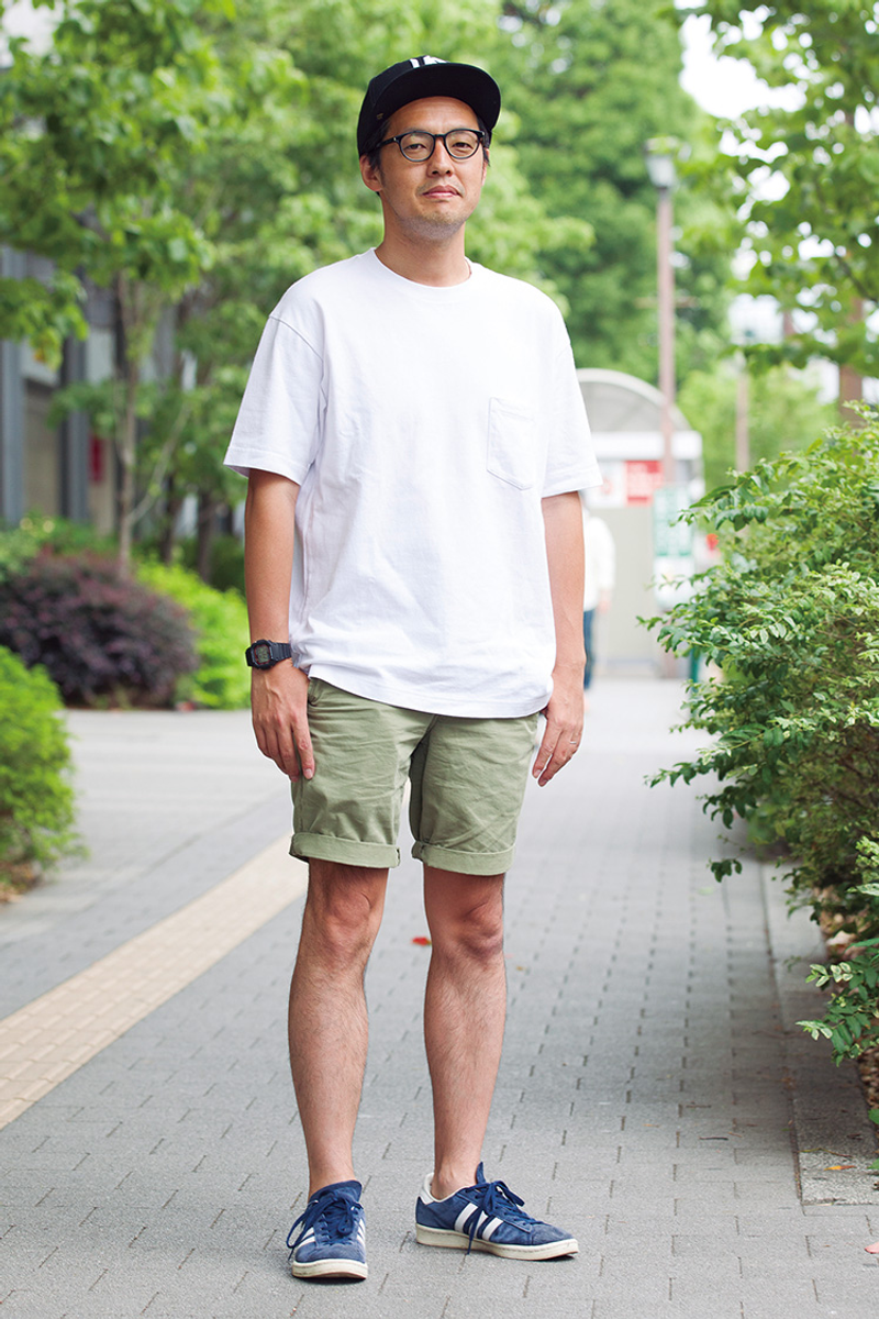 細身ショーツのロールアップで、メリハリ際立つスタイリング 坂本賢治