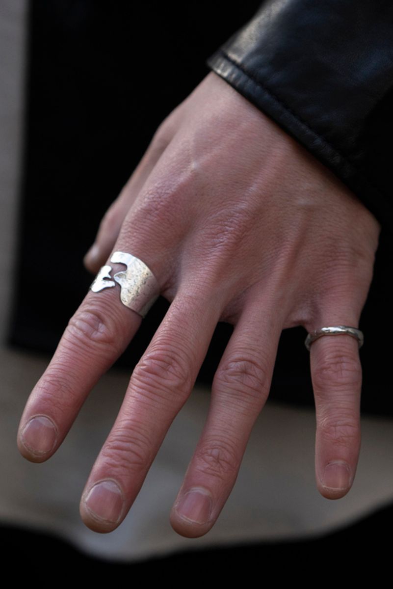 ブラックレザーのセットアップスタイルは、艶感で魅せる 日當瀬雅也 6枚目の写真