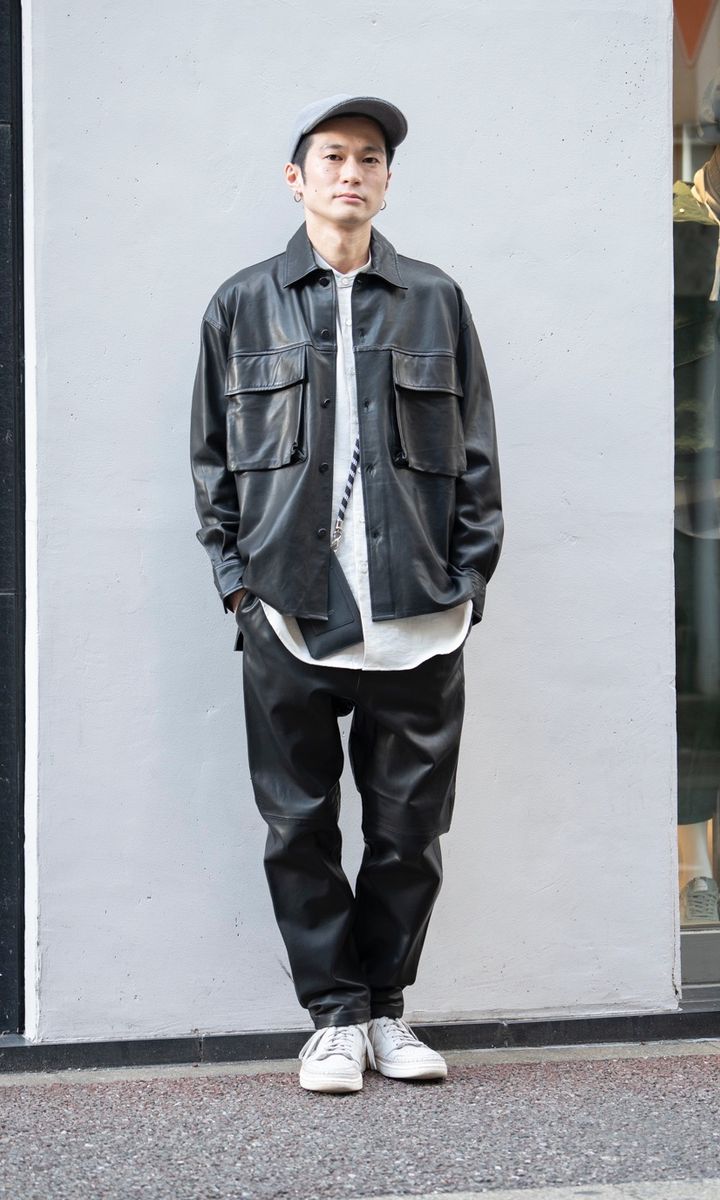 ブラックレザーのセットアップスタイルは、艶感で魅せる 日當瀬雅也