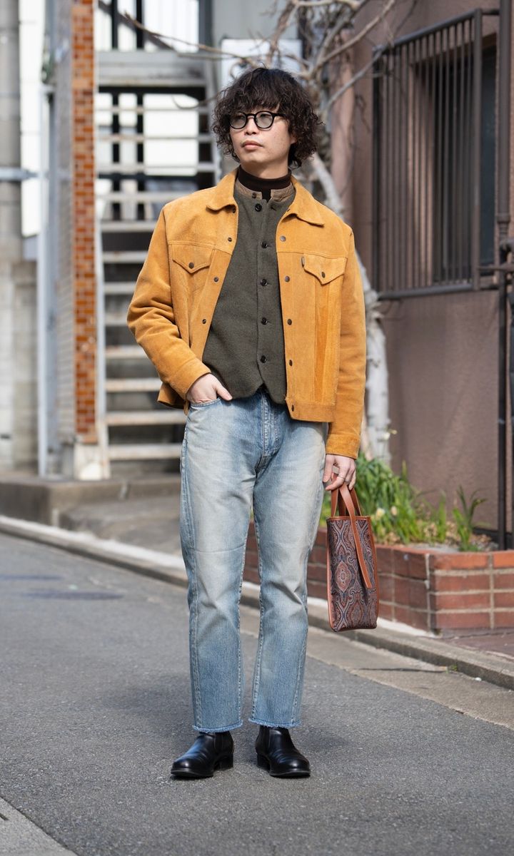 スエードJKも革靴も引き立てるデニムコーデ 向井裕太郎