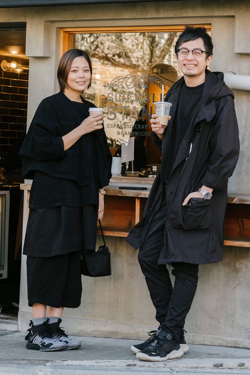 コート、パンツ、スニーカー。メリハリのあるシルエットメイクが秀逸だ 松本 新