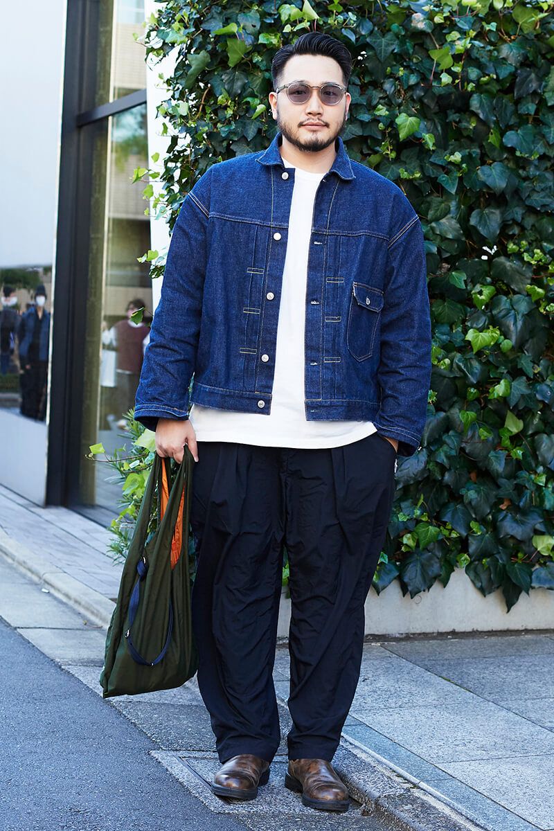 デニム×ブーツがラギッド方向に傾かないのは、清潔感ある白Tシャツの力 山森良崇