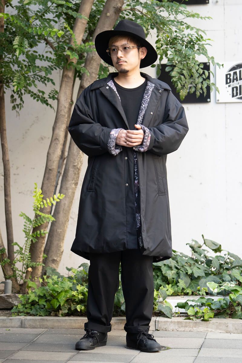 ブラック＋サングラス。でも薄色＆リムレスサングラスで、威圧感なし 主藤聡文