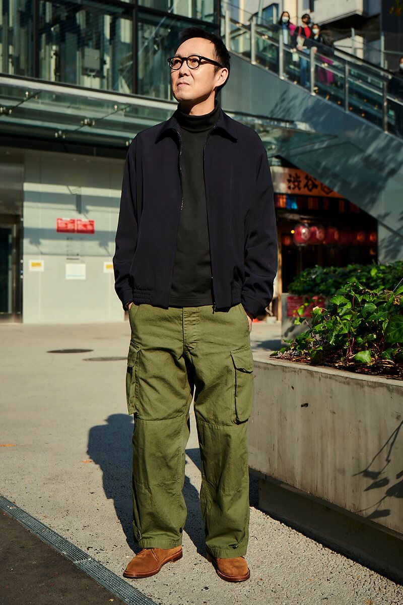 端正なジャケットに革靴。太めカーゴで意外性を 宗像 勉
