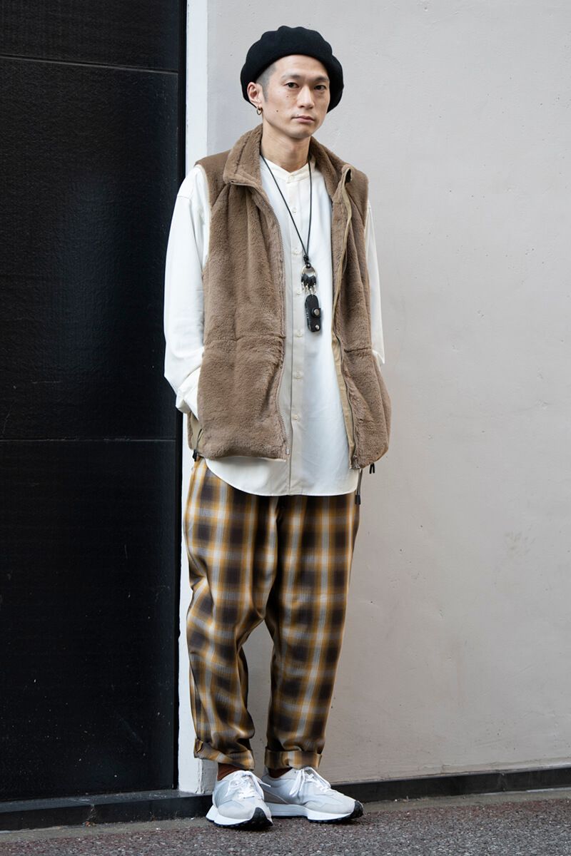 大きめベストやシャツで、可愛さが滲むスタイリングに！ 日當瀬雅也