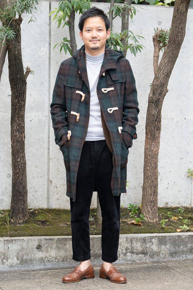 グレーや黒に頼りがちな冬の装いを、ダッフルでこんなに明るく 清水達也