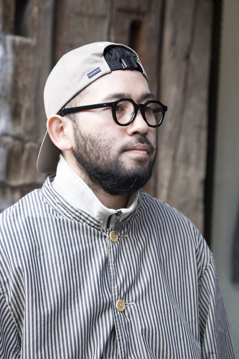 アースカラーに包まれた、一歩先ゆくトータルコーデ 大嶋篤史 2枚目の写真