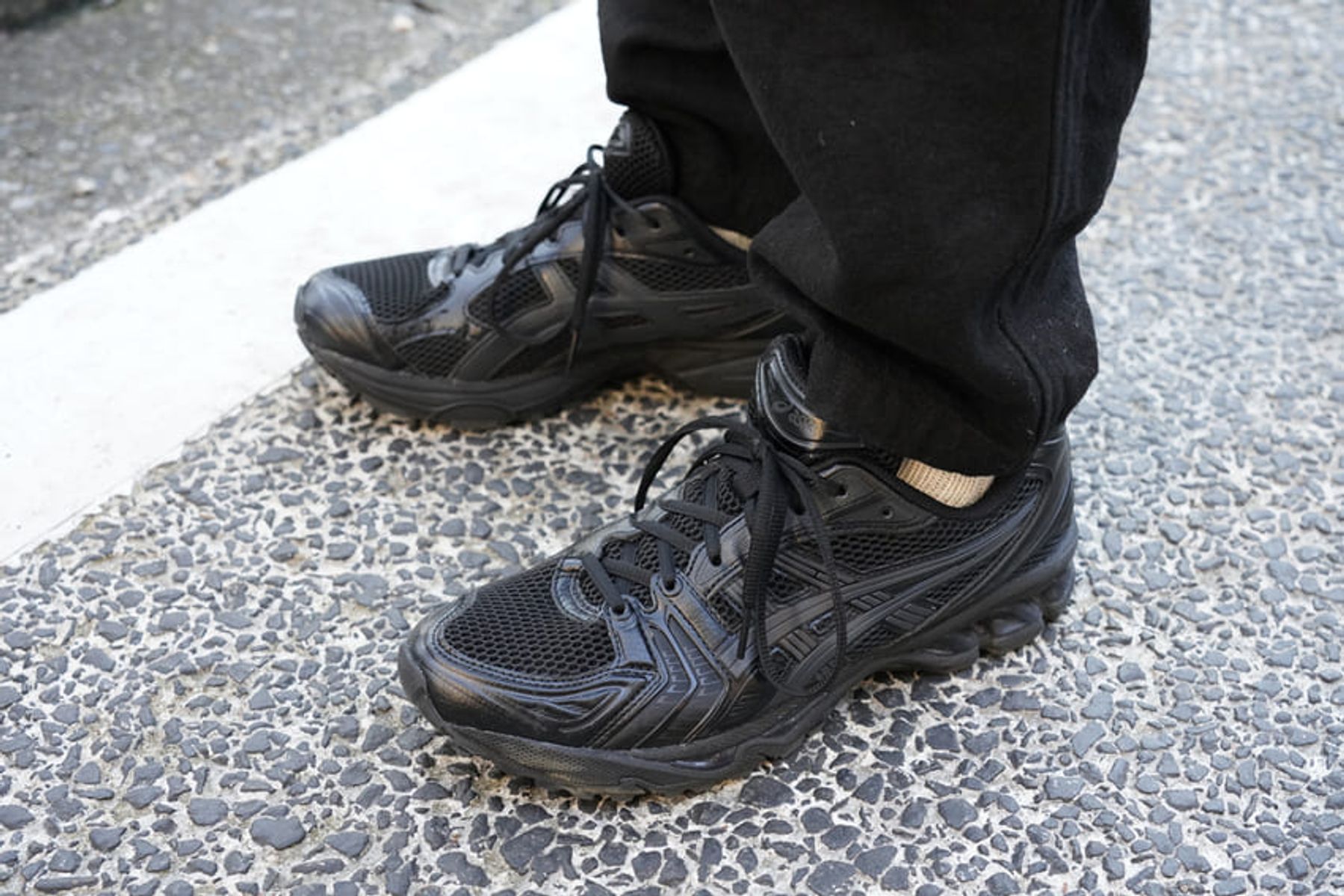 ダークトーンの着こなしを活かすなら、小物の色選びに気遣いを 阿部善弘 4枚目の写真